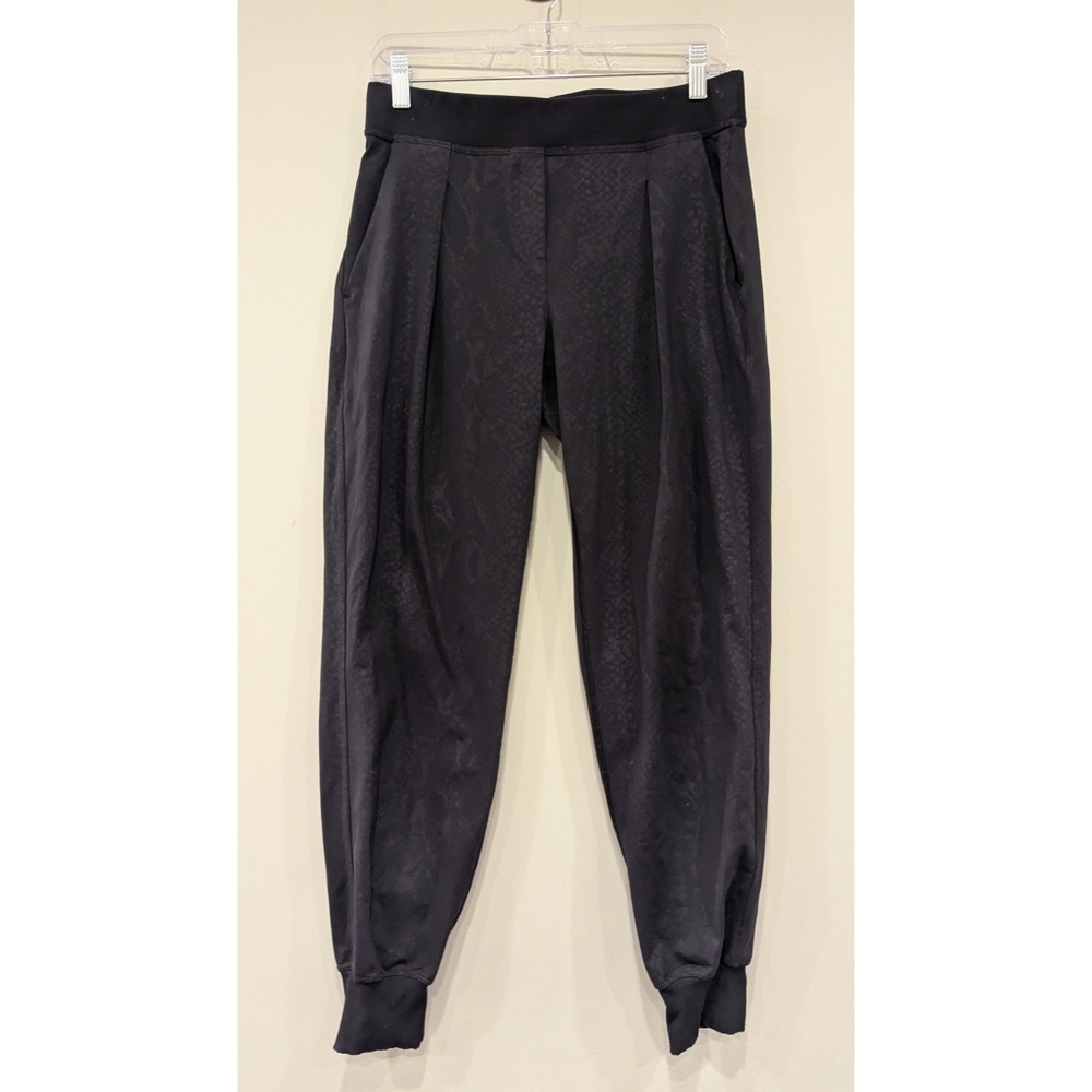 Lululemon Yoga Party Pant In Desert Snake Embossed Black Size 8